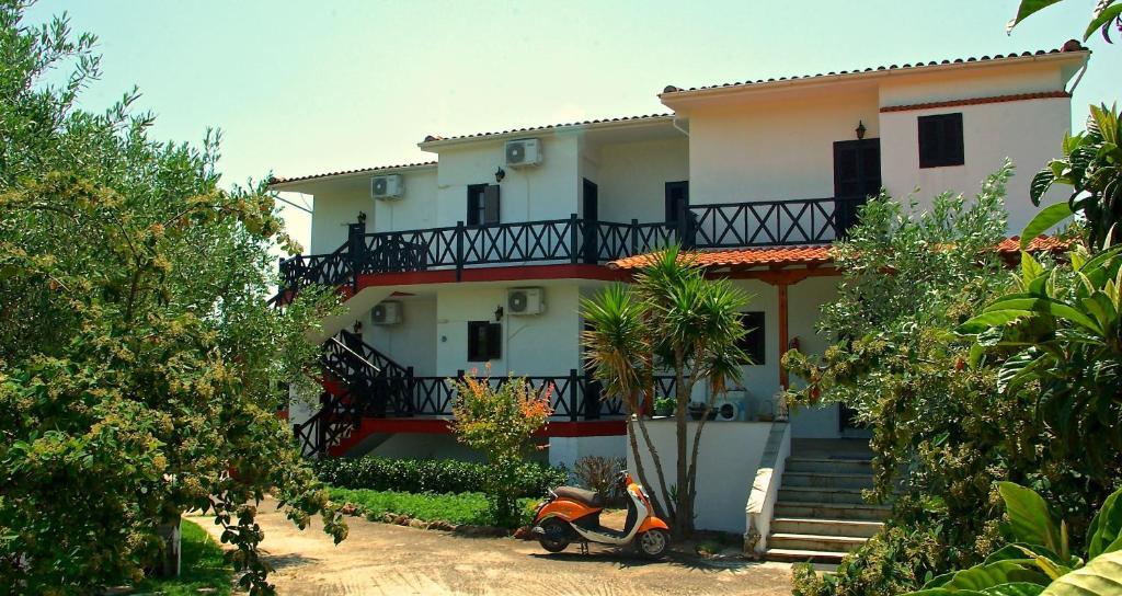Apartments Karpetis A Green Paradise ซากูเดีย ภายนอก รูปภาพ